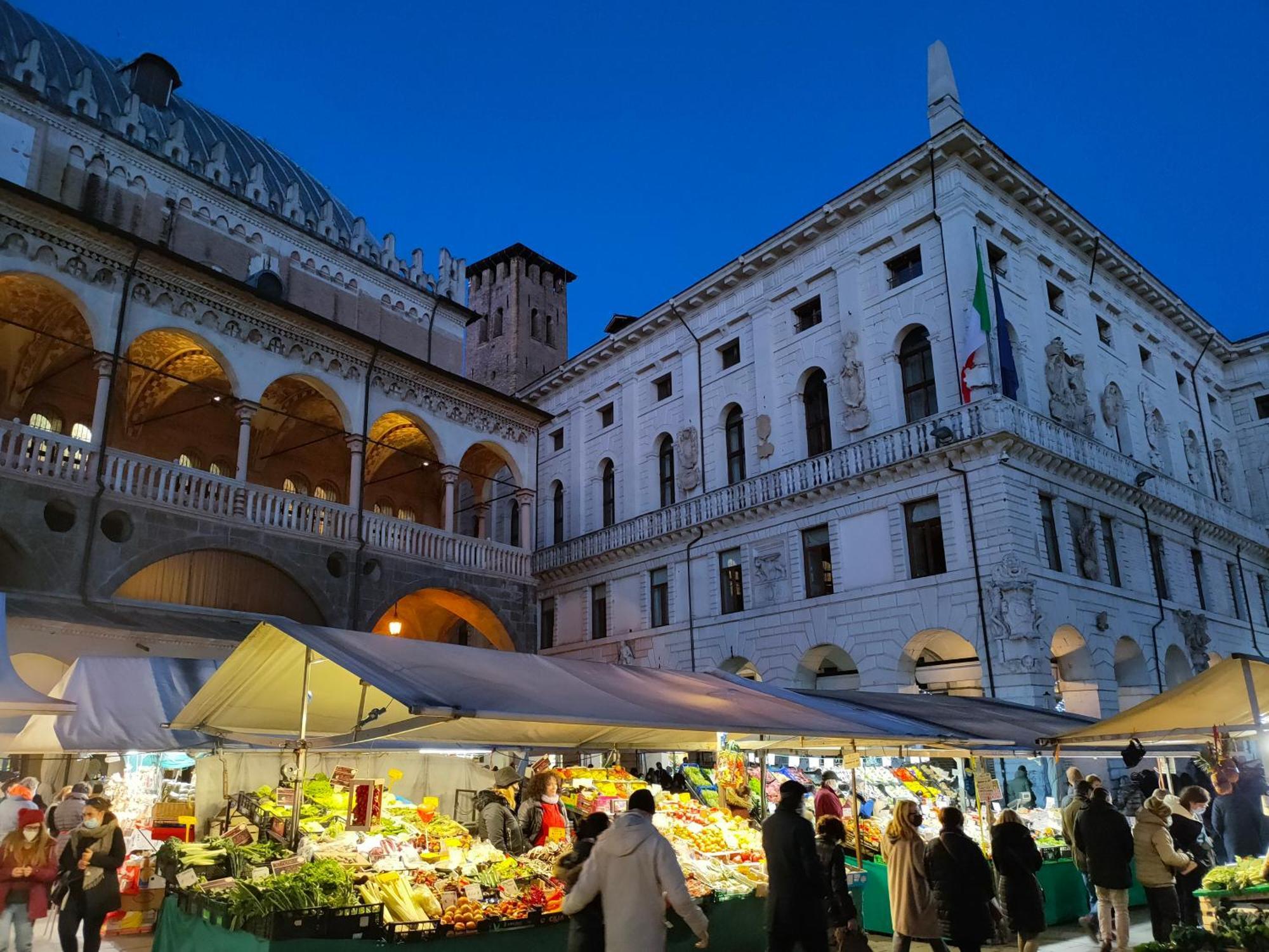Officine Cavour Piazza Cavour *
